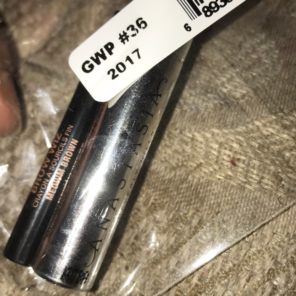 Anatasia brow wiz with clear brow gel